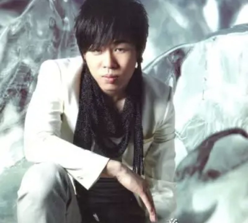 名称：胡彦斌 - 2008年专辑 - 音乐斌潮   Flac描述：胡彦斌（Tiger Hu），1983年7月4日出生于中国上海市，祖籍中国浙江省宁波市，华语流行乐男歌手、作曲人、音乐人、音乐教育者，牛班音乐学校创始人01、男人KTV02、Waiting For You03、你这么晚了还没睡04、巴黎铁塔05、潇湘雨06、月光07、婚礼进行曲08、情不自禁09、18禁 intro10、18禁11、和尚12、皇帝13、想试14、红颜15、老爸16、和尚 (Demo Version)链接：