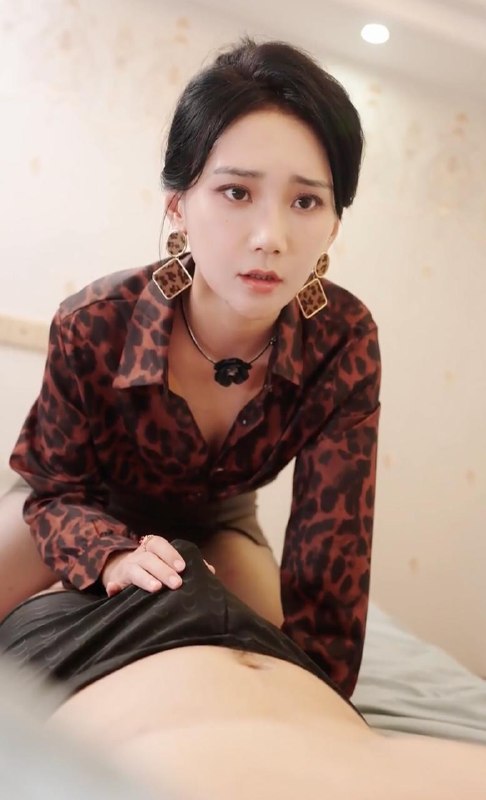 名称：父亲的震惊&我的租客是女继承人&当场出丑&我的租客是千金大小姐（(My Tenant, the Heiress)）（完整版）擦边短剧 陈梓晴、小张星颖描述：喜欢就存每日更新 | 2026年8月27日抖音快手红果新剧已送达！每天同步更新全网最新短剧，频友第一时间看新剧！百度：
