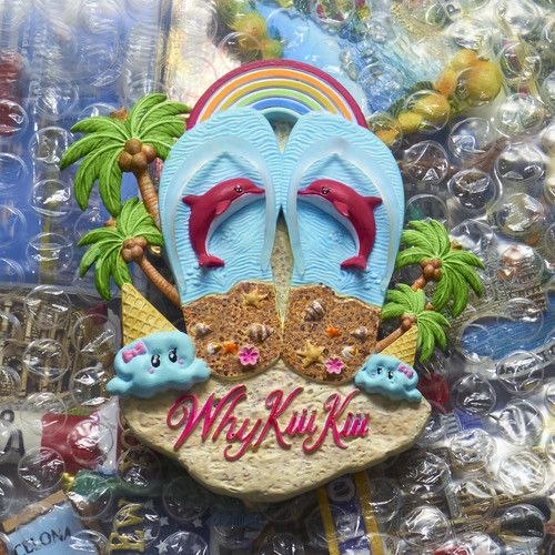 名称：KiiiKiii WhyKiiiKiii (2026)FLAC 24bit 48Khz +96Khz描述：Kpop新专 KiiiKiii第三张迷你EP，以一日夏日时光为叙事线，融合Hyperpop、合成器电子曲风